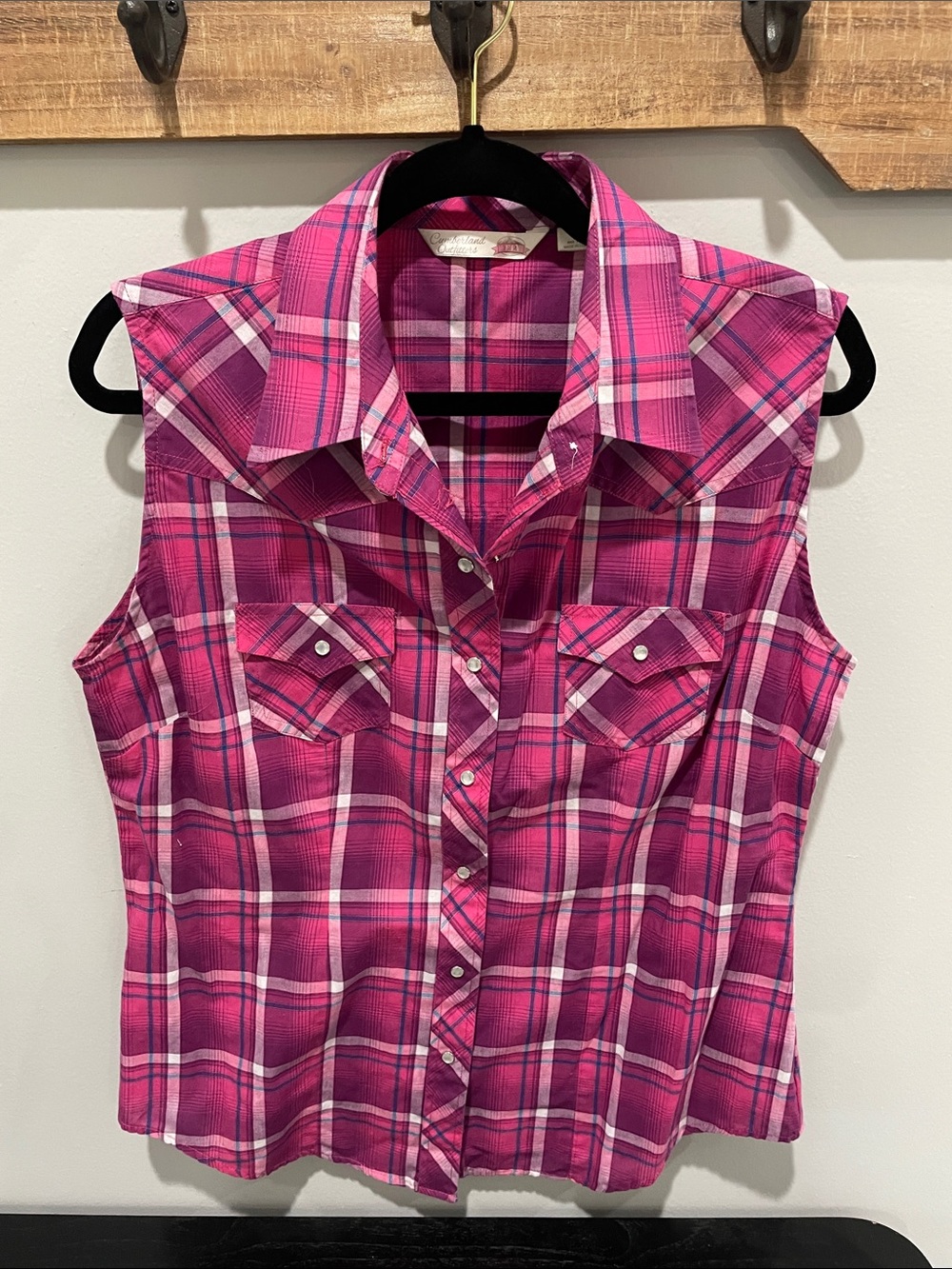 Cumberland Outfitters Pink Plaid Sleeveless Western Shirt - Picture 1 of 3